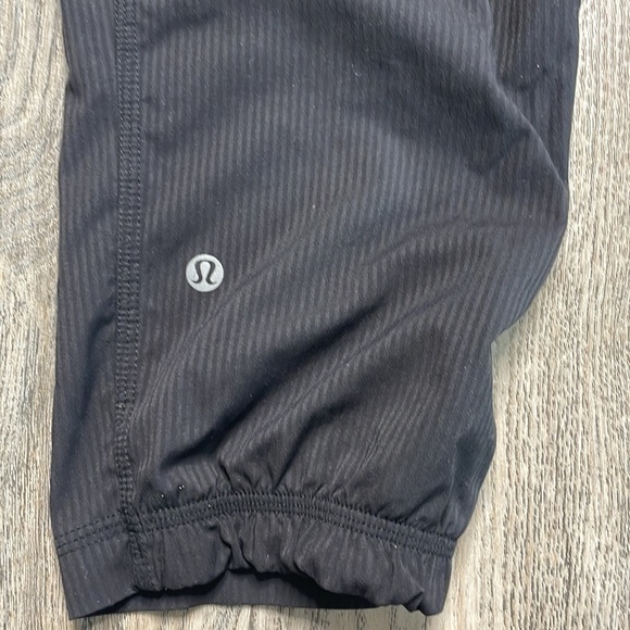 Lululemon athletica Women’s Black Studio Crop II, size 2 - Picture 10 of 13